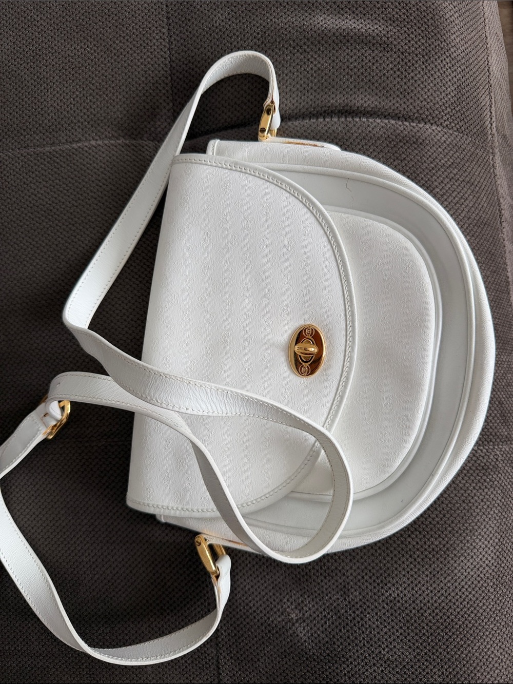 Vintage Gucci White Saddle Crossbody Bag with Gold Hardware